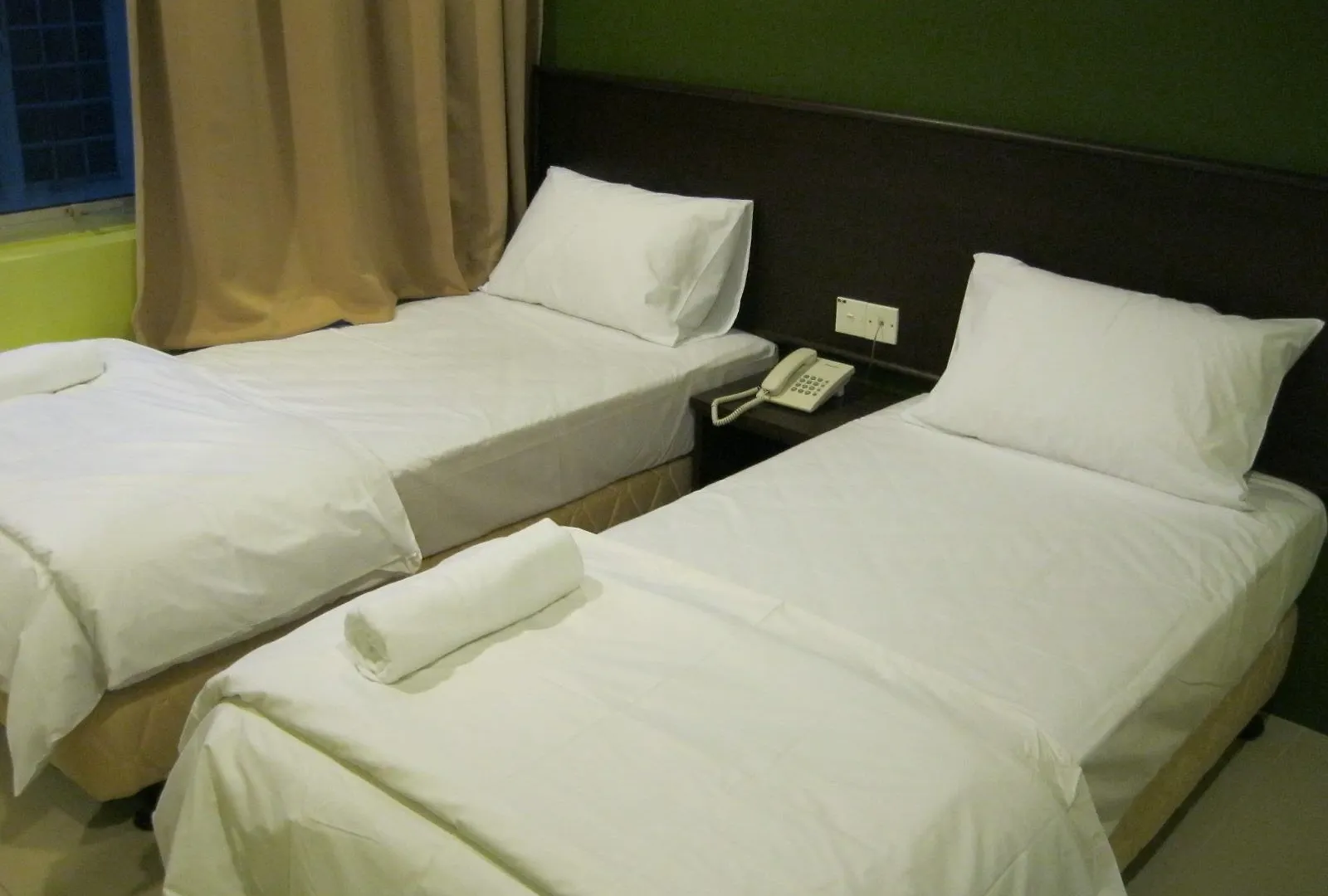 Hotel Bary Inn, Klia & Klia2 - 24 Hours Free Airport Pick-Up Sepang