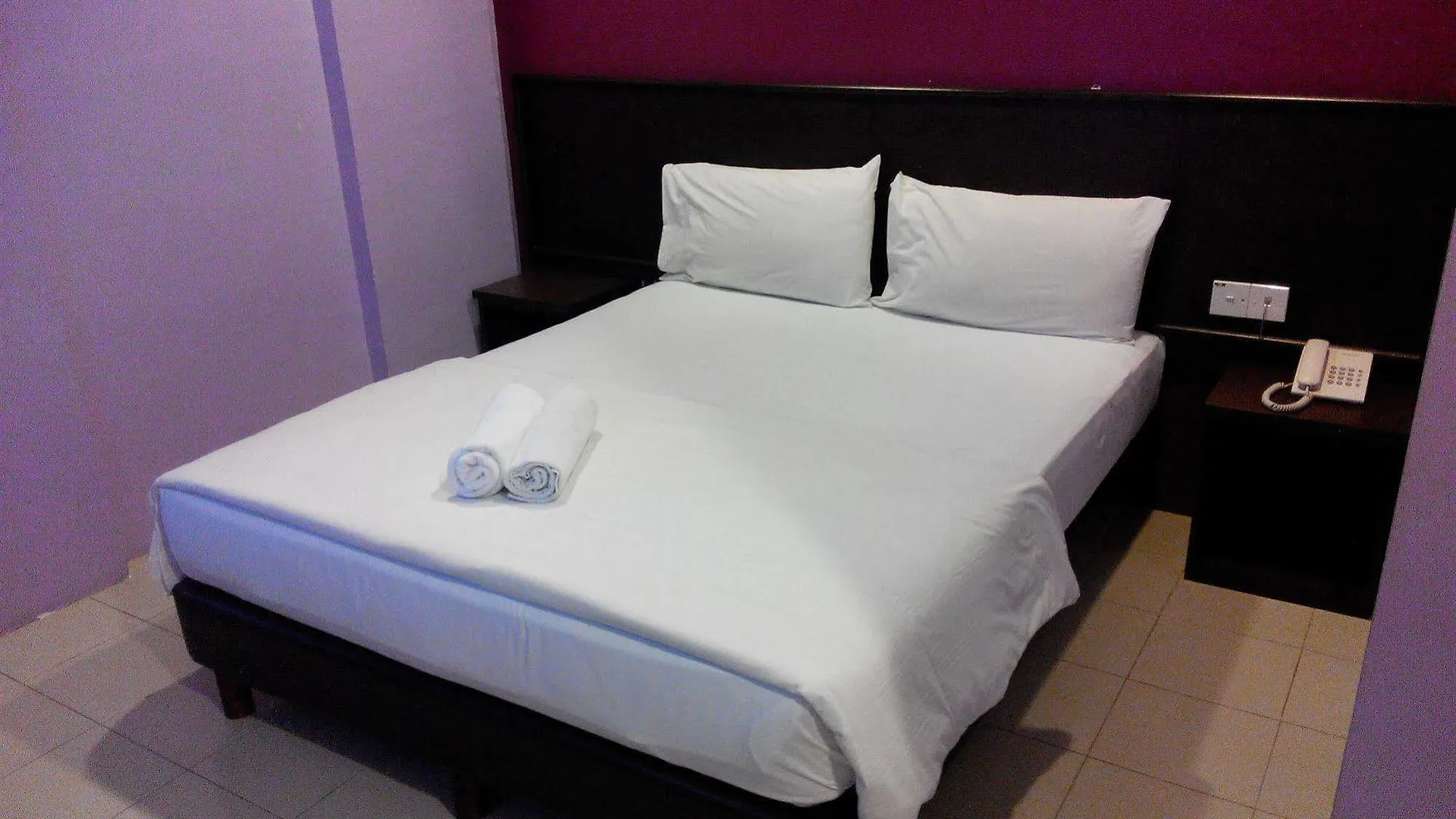 Bary Inn, Klia & Klia2 - 24 Hours Free Airport Pick-Up Sepang