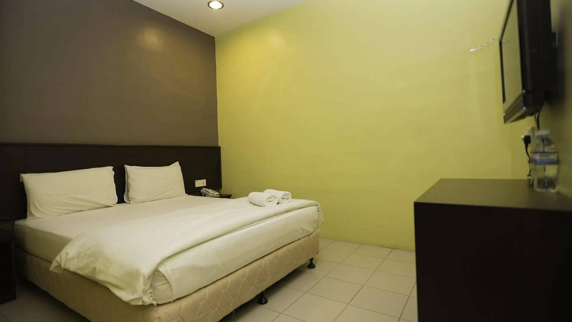 Bary Inn, Klia & Klia2 - 24 Hours Free Airport Pick-Up Sepang Malaysia