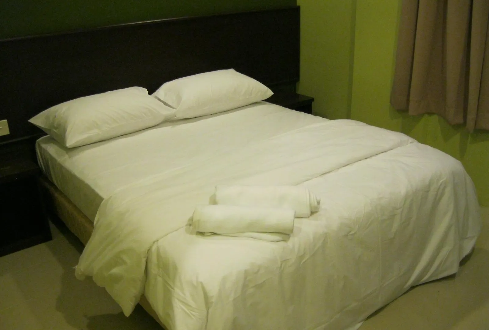 Bary Inn, Klia & Klia2 - 24 Hours Free Airport Pick-Up Sepang