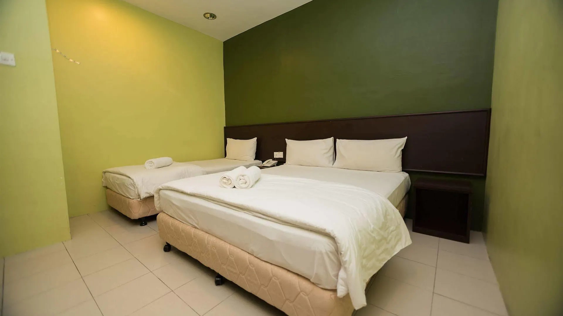 Hotel Bary Inn, Klia & Klia2 - 24 Hours Free Airport Pick-Up Sepang